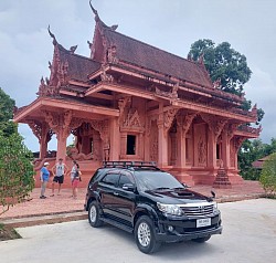 Car 4×4 up mountain